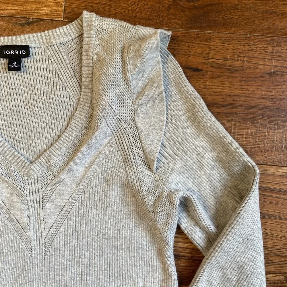 Torrid Long Sleeve V-Neck Ruffle Shoulder Gray Ribbed Sweater Plus Size 2